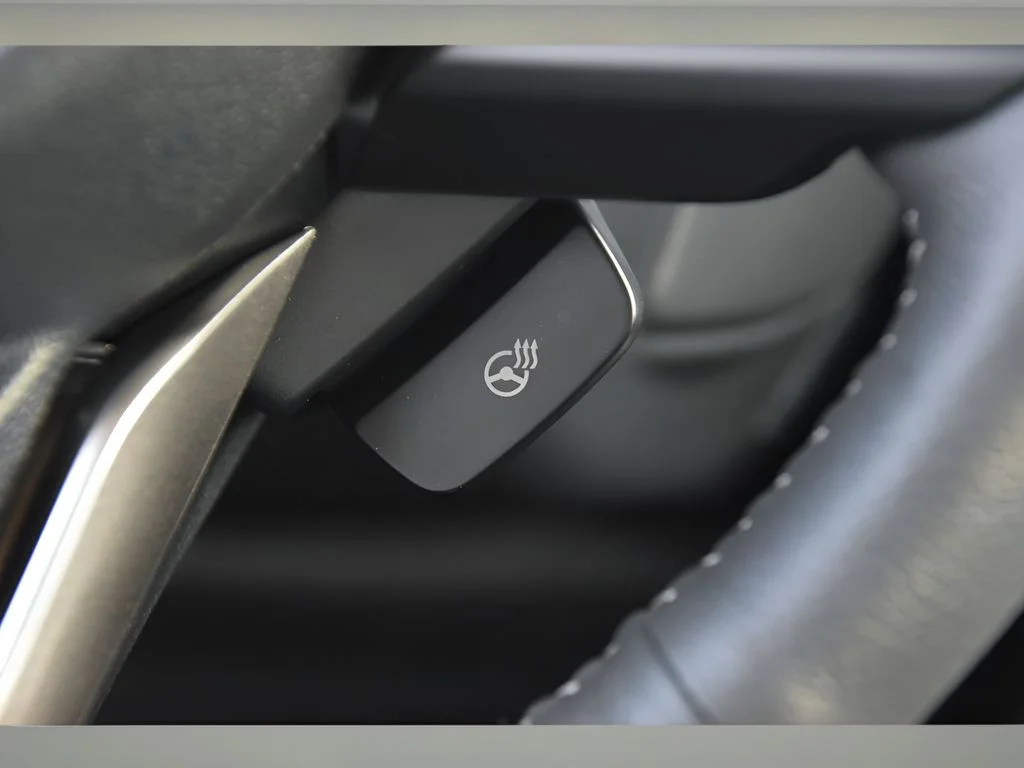 Used 2025 Ice Silver Metallic Subaru Limited image 28