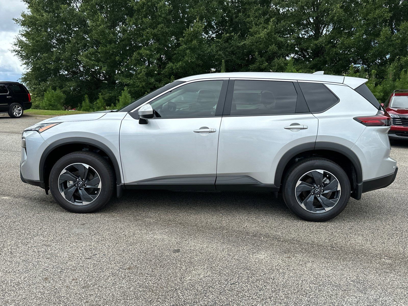 2025 Nissan Rogue SV - Photo 9