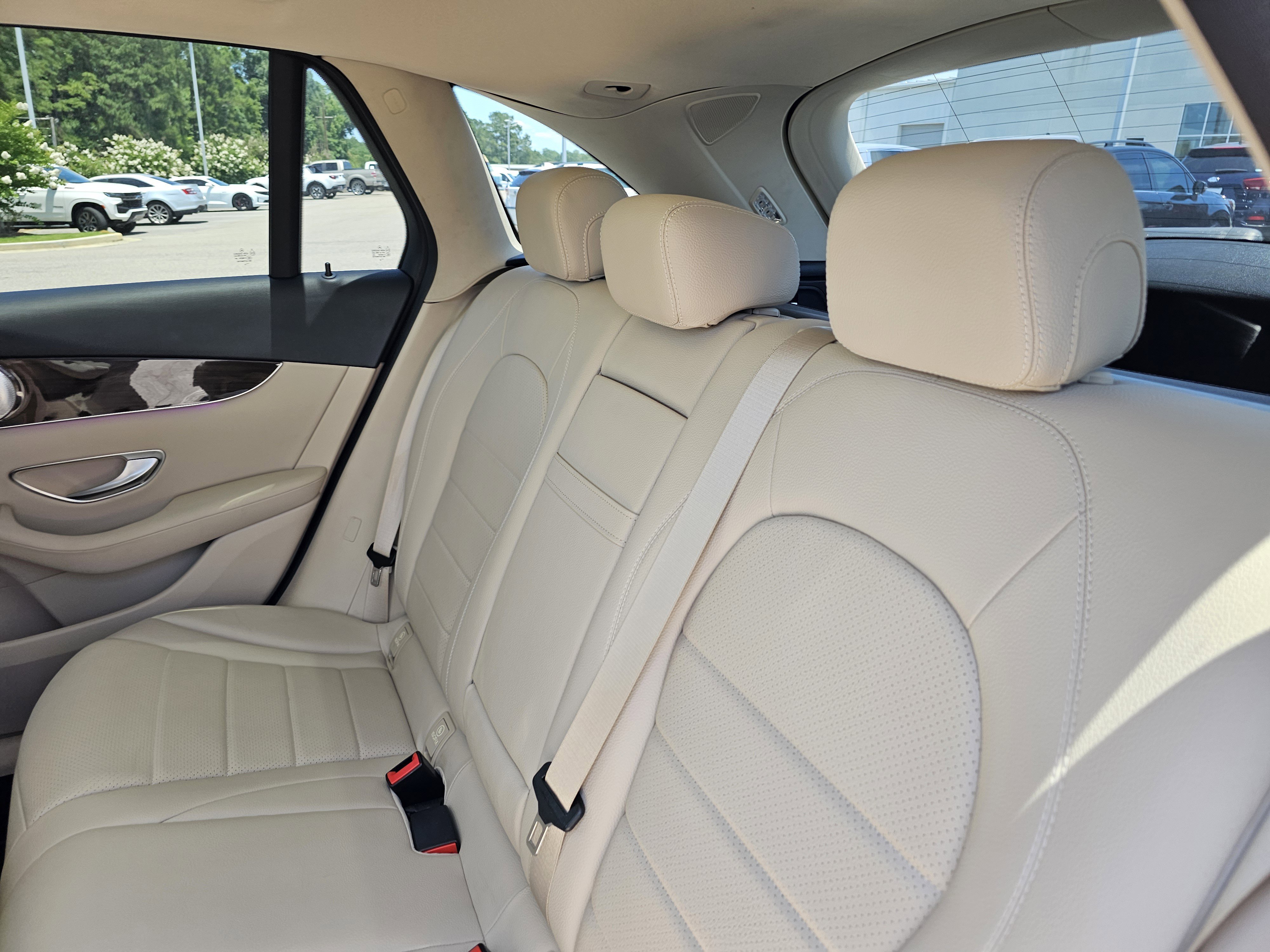 Used 2020 Mojave Silver Metallic Mercedes-Benz GLC 300 image 31
