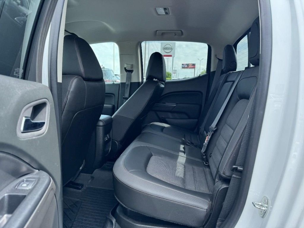 Used 2021 White GMC AT4 w/Cloth image 10