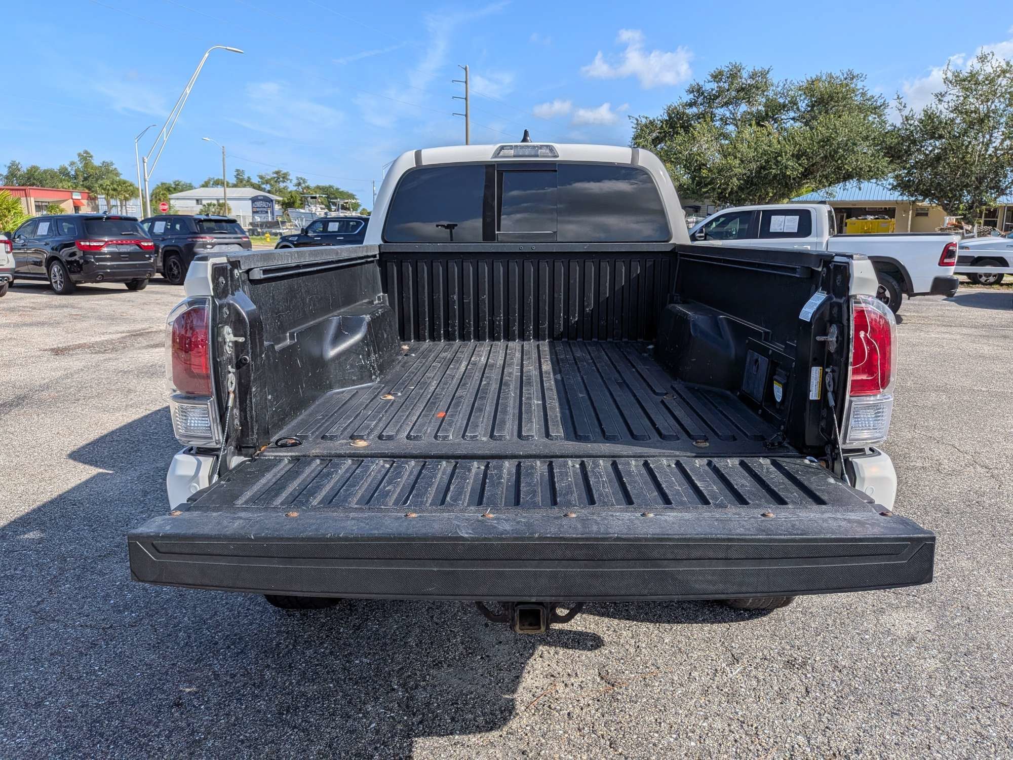 Used 2022  Toyota  image 13