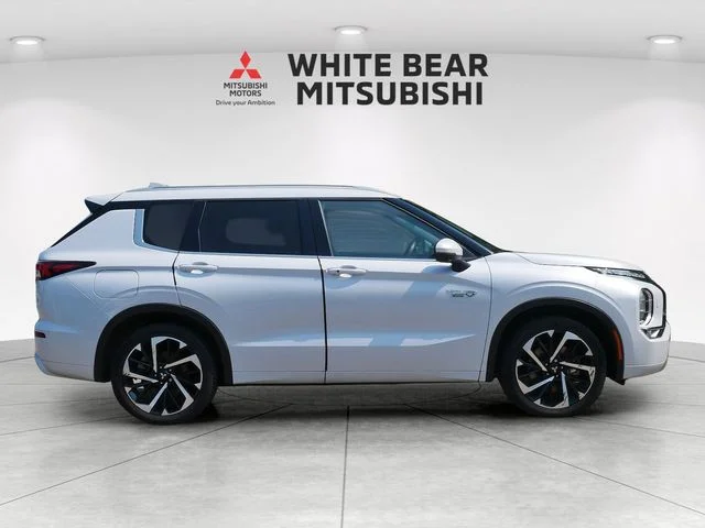 Certified Used 2024 White Diamond Mitsubishi SEL image 6