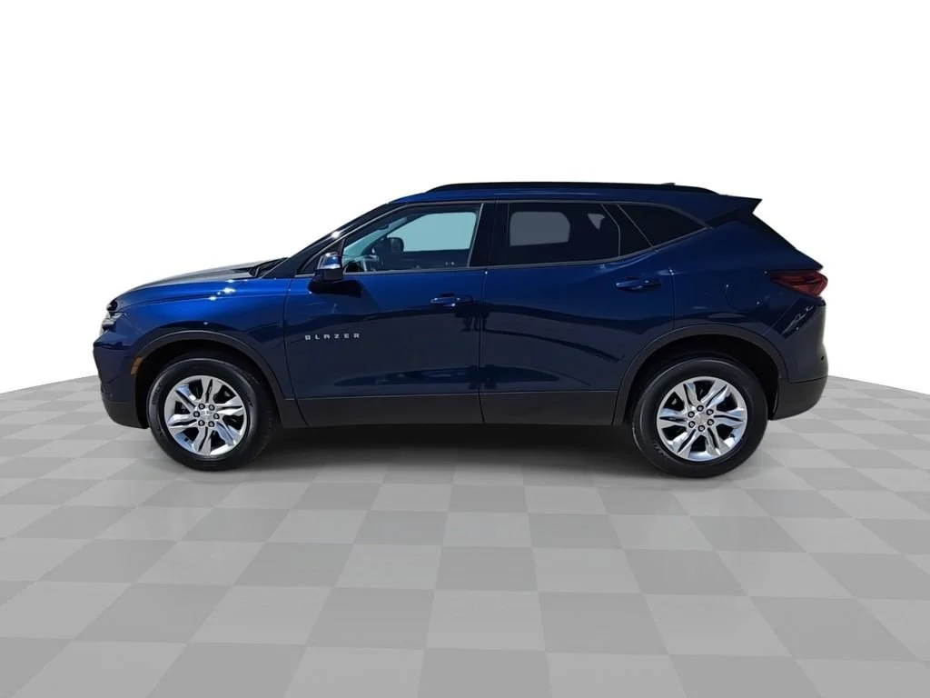 Used 2022 BLUE GLOW METALLIC Chevrolet LT image 5