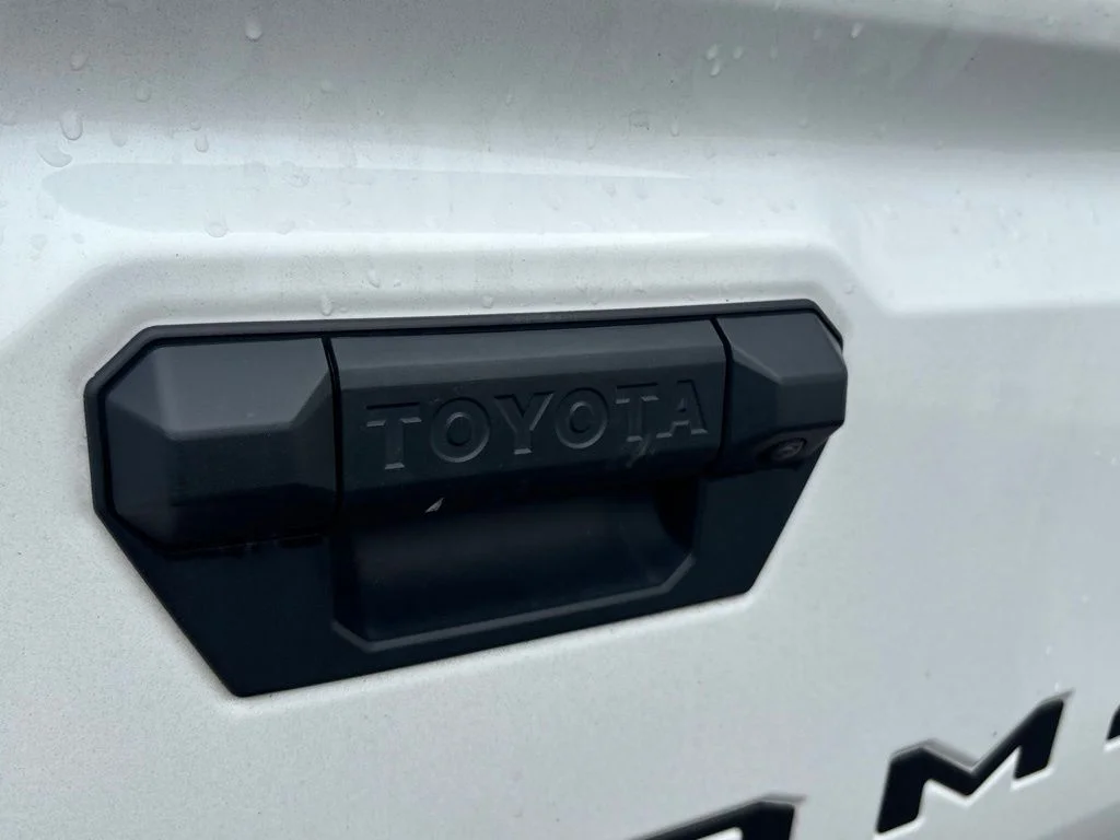 Used 2025 White Toyota SR5 image 31
