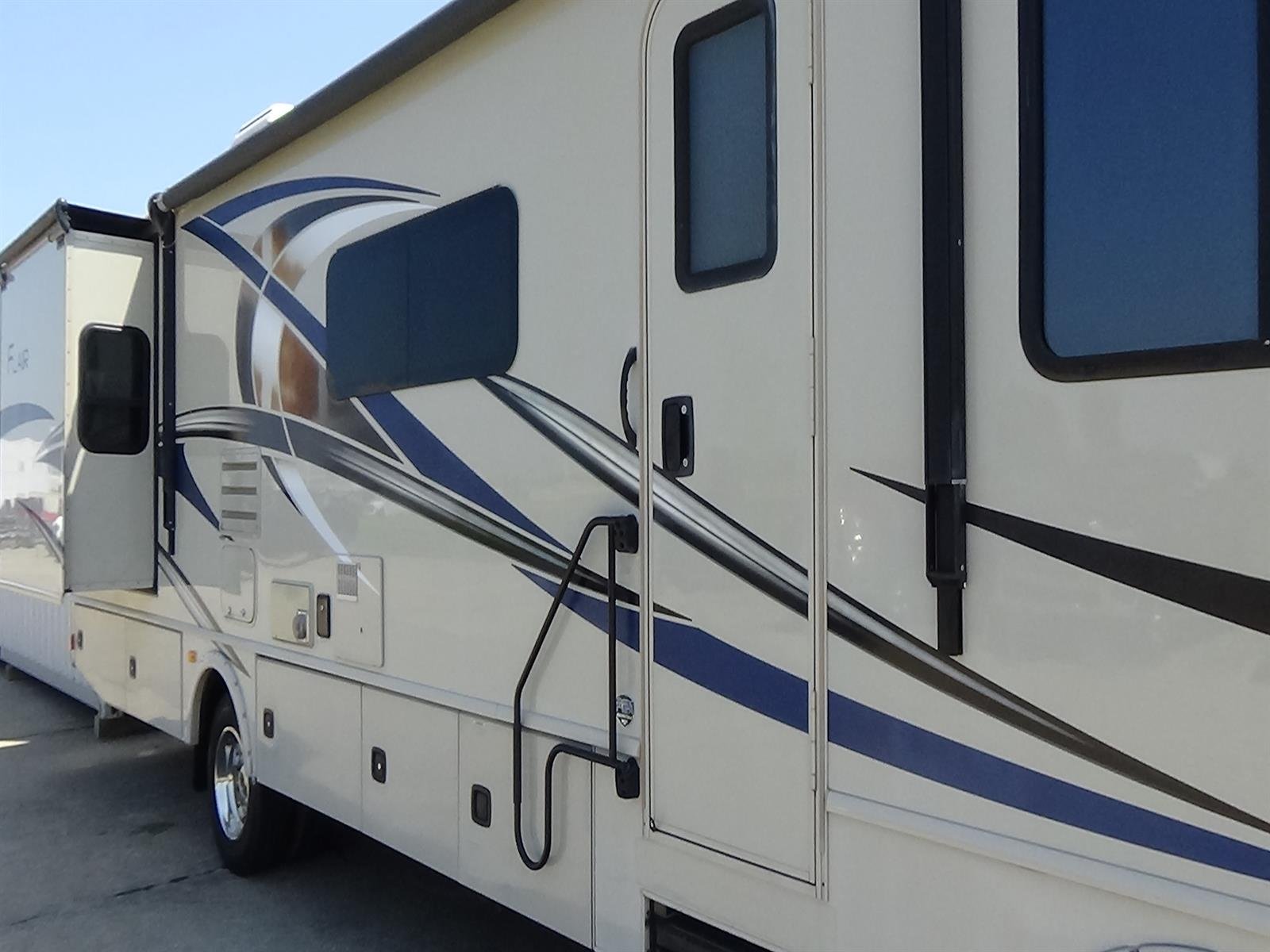 Used 2016 Tan Ford Fleetwood Flair image 24