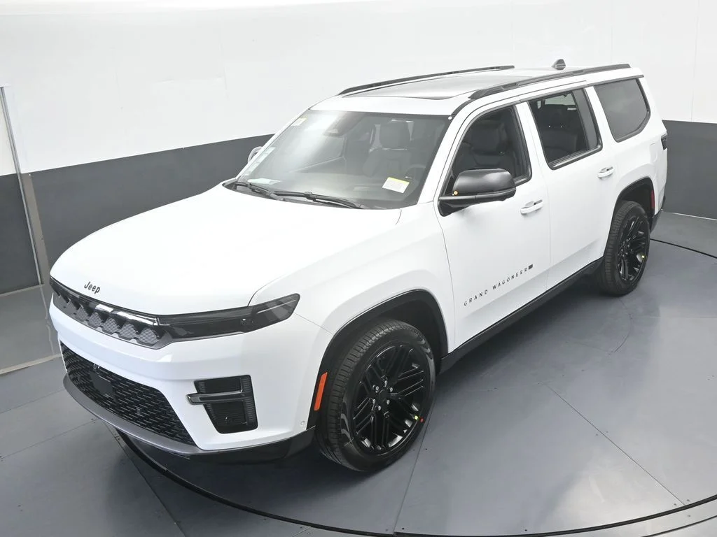 New 2026 Bright White Clear-Coat Exterior Paint Jeep Limited Reserve image 50