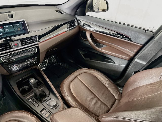 Used 2018 Blue Metallic BMW xDrive28i image 22