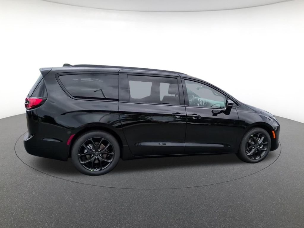 New 2027 Diamond Black Chrysler Limited image 6