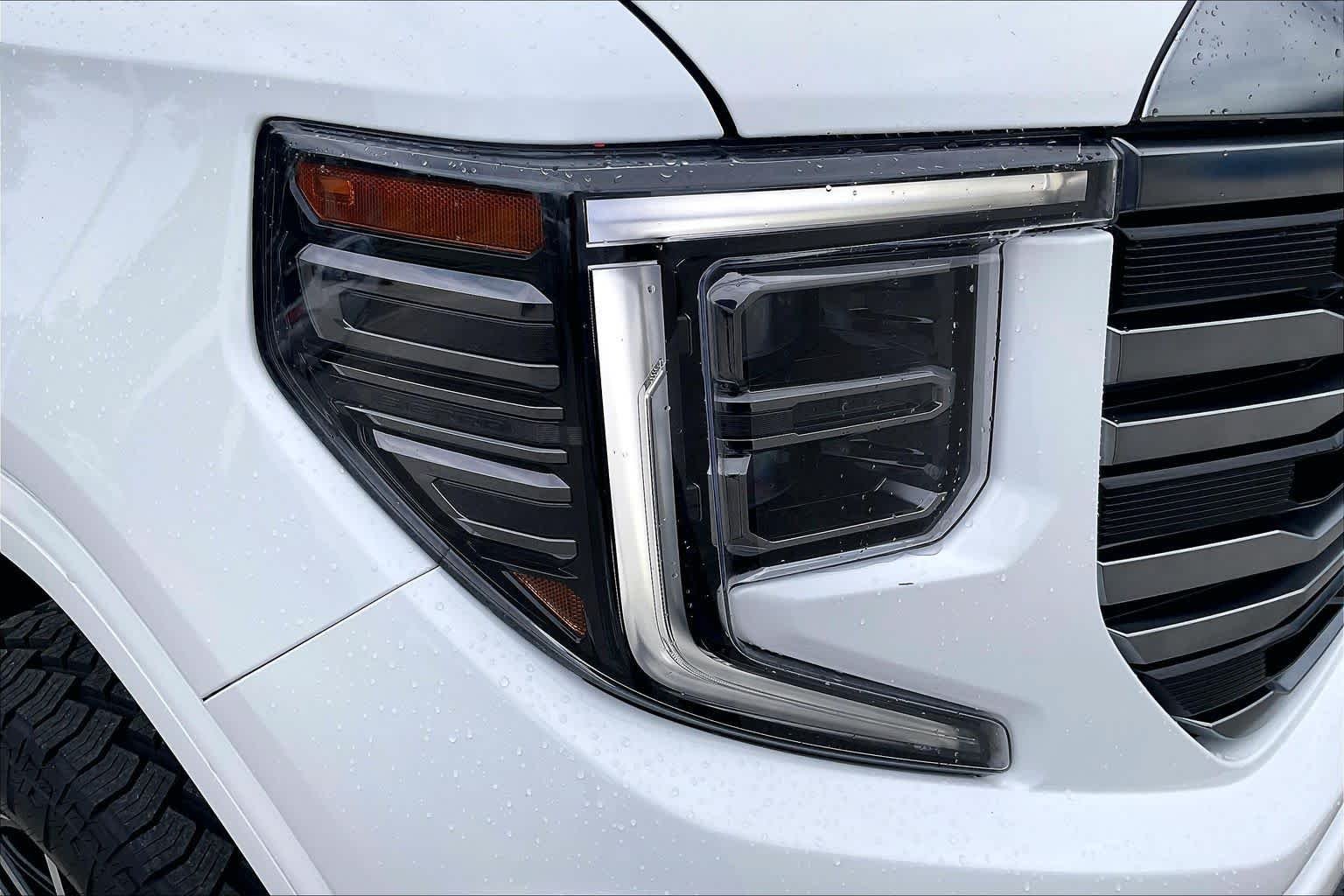 Used 2024 Summit White GMC AT4 image 28