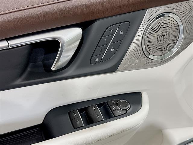 New 2026 Iridescent White Tricoat Buick Avenir image 23