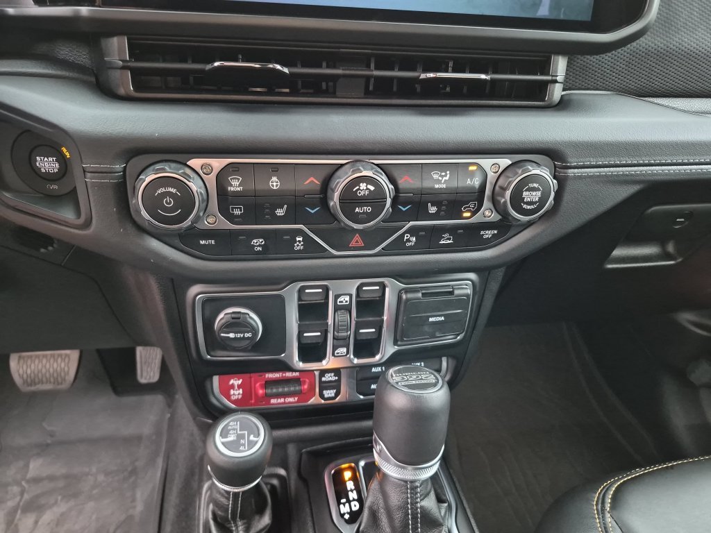 Used 2025  Jeep Rubicon 392 image 24