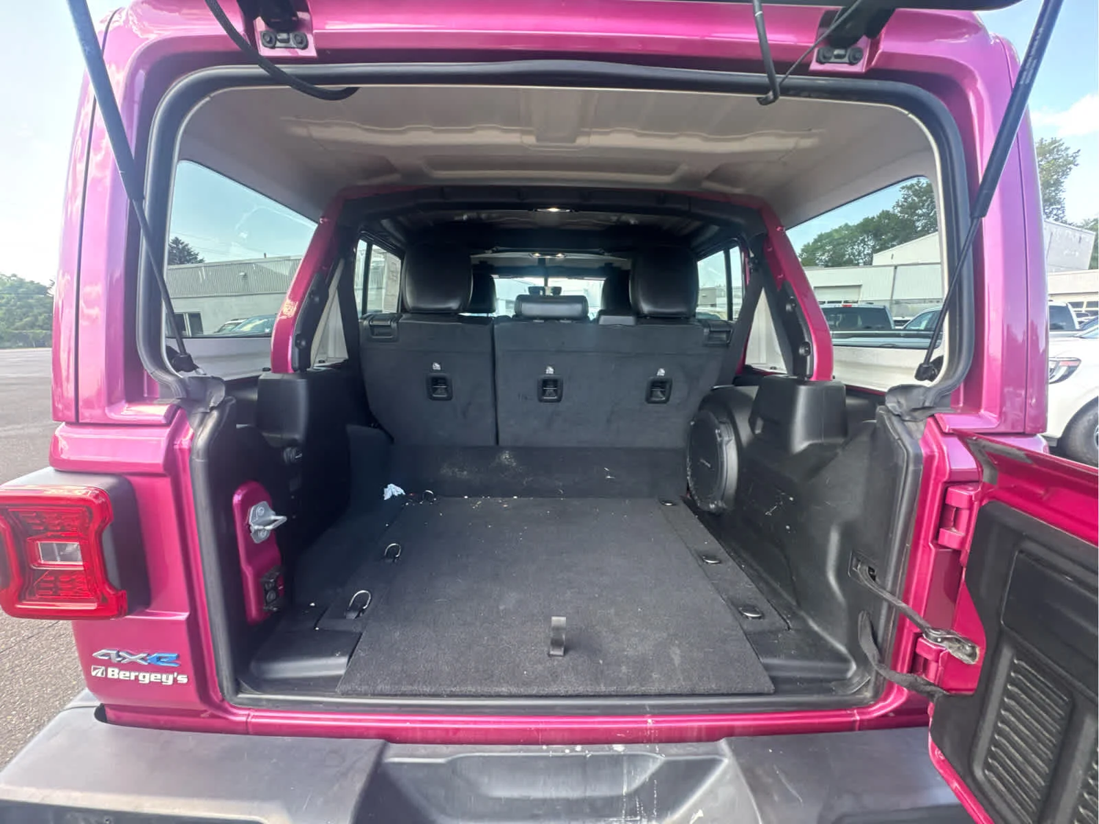 Used 2022 Limited Edition Tuscadero Pearlcoat Jeep Unlimited Sahara image 26