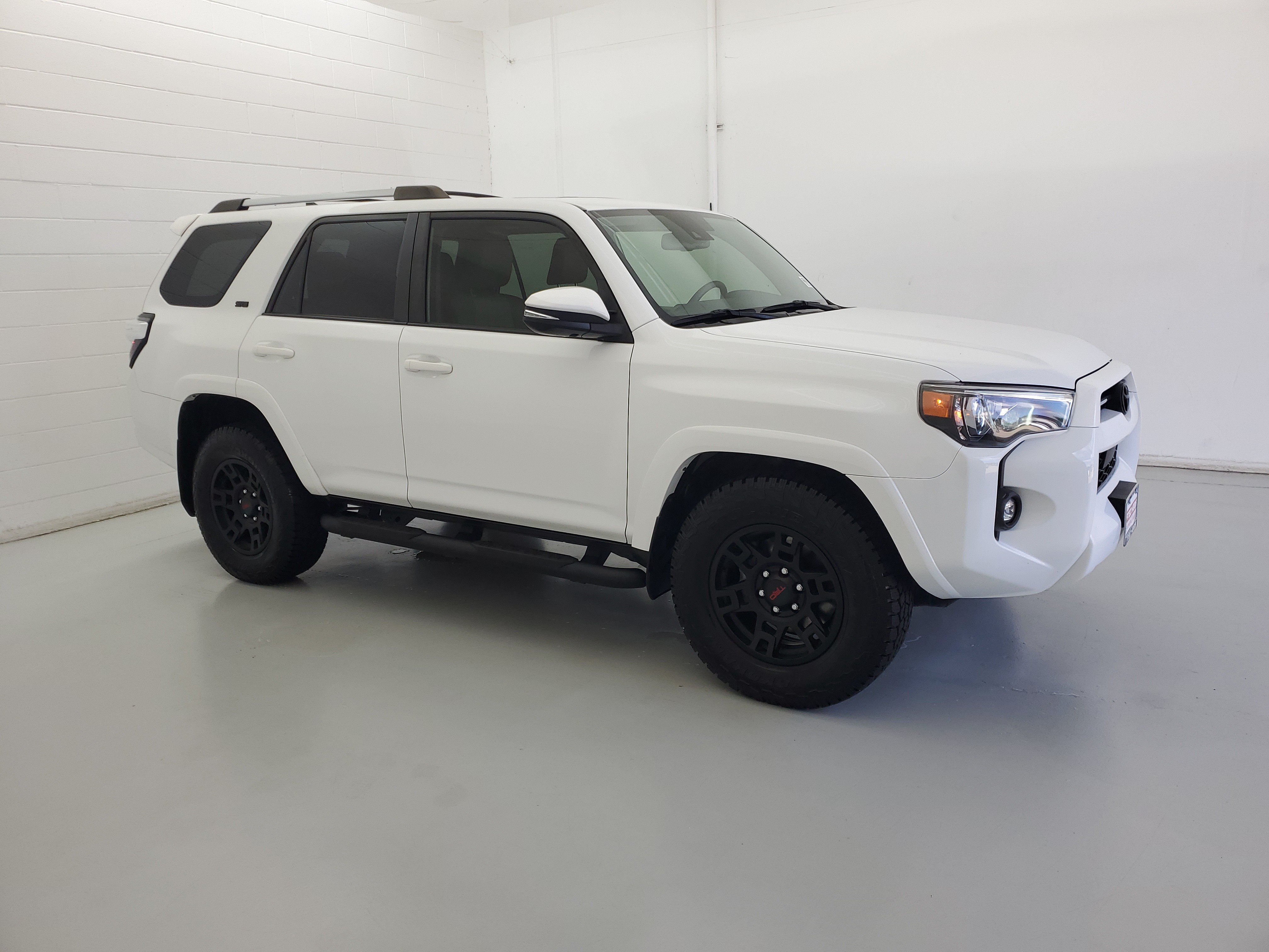 Used 2023 Ice Cap Toyota SR5 Premium image 4