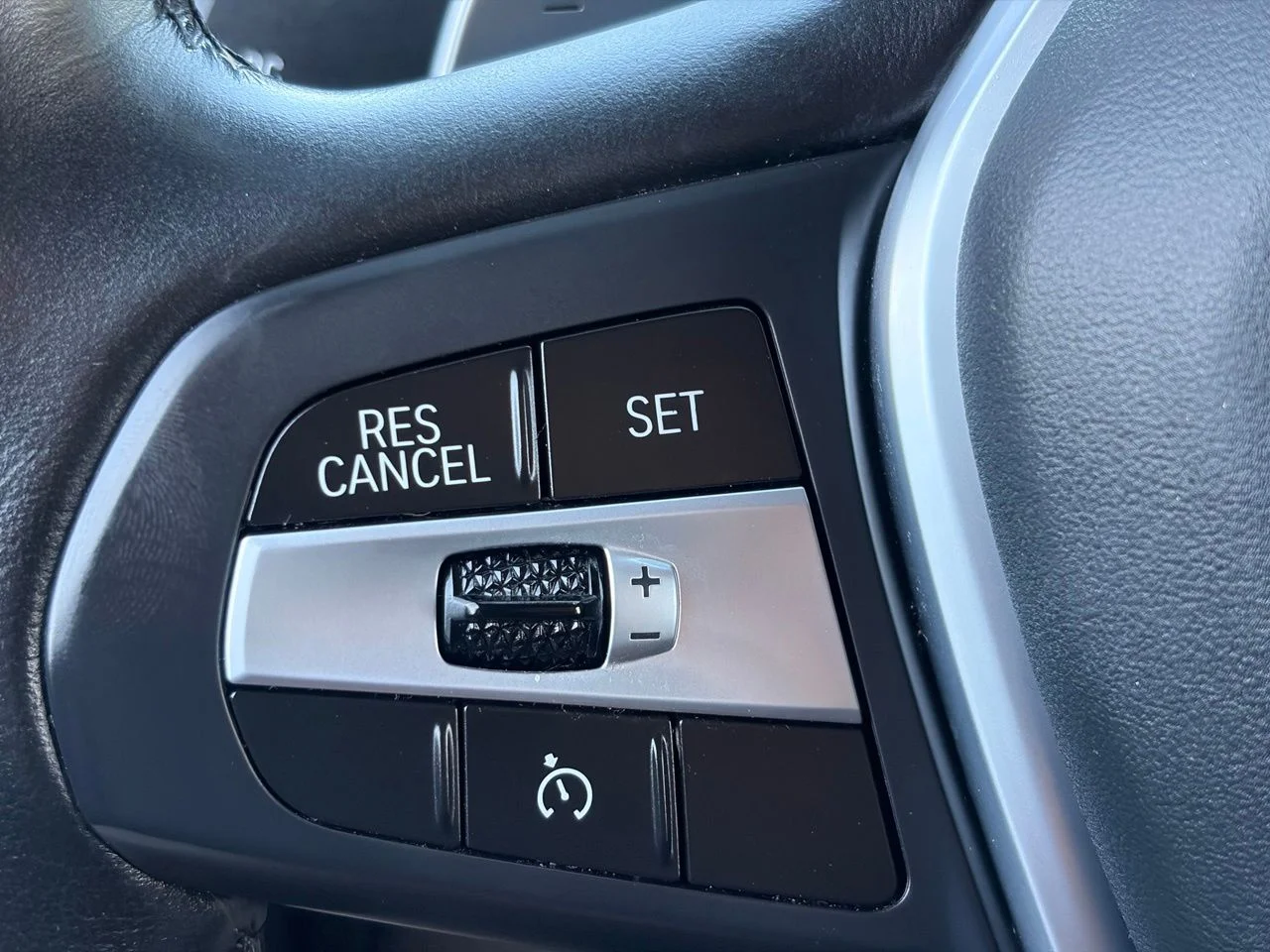 Used 2020 Glacier Silver Metallic BMW sDrive30i image 26