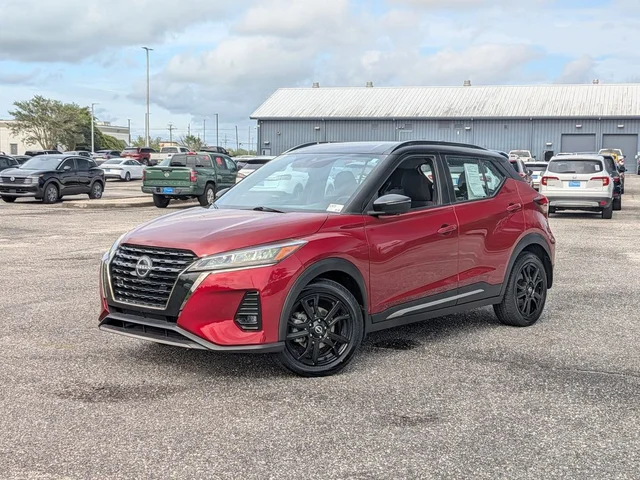 2022 Nissan Kicks SR