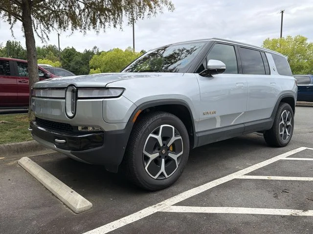Used 2024  Rivian Adventure image 2