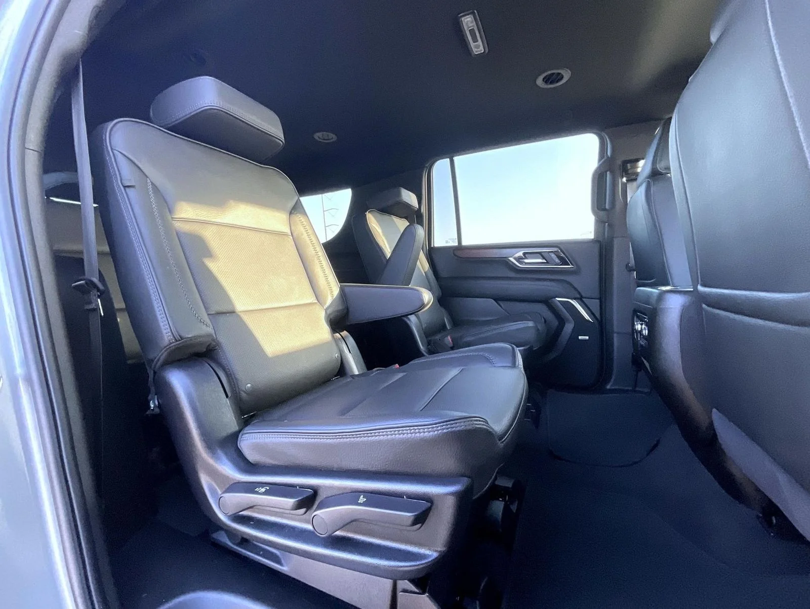 Used 2025 Silver GMC Denali image 22