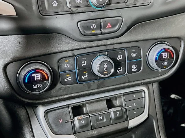 Used 2023 White GMC SLE image 19