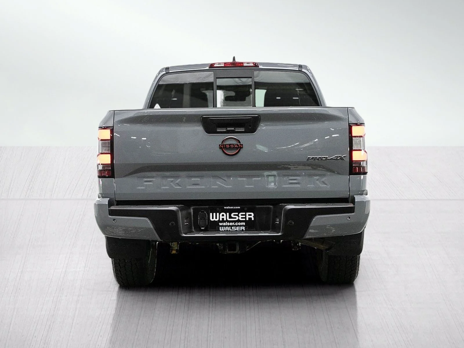 Used 2022 Boulder Gray Pearl Nissan PRO-4X image 4