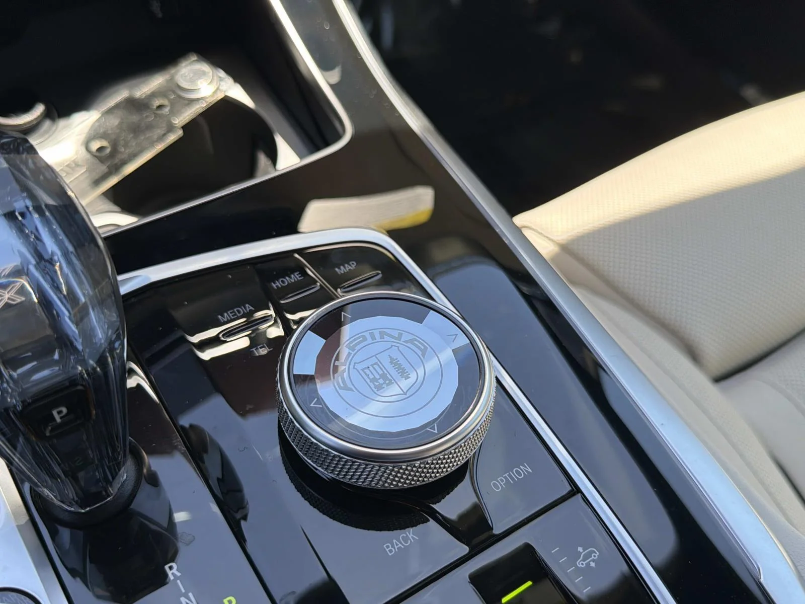 New 2026 Mineral White Metallic BMW ALPINA XB7 image 27