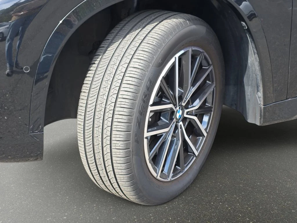 Used 2026 Black Sapphire Metallic BMW xDrive28i image 37