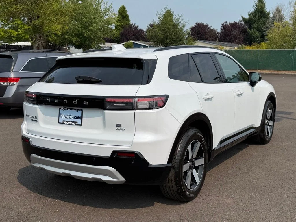 New 2026 Frostline White Pearl Honda Touring image 8