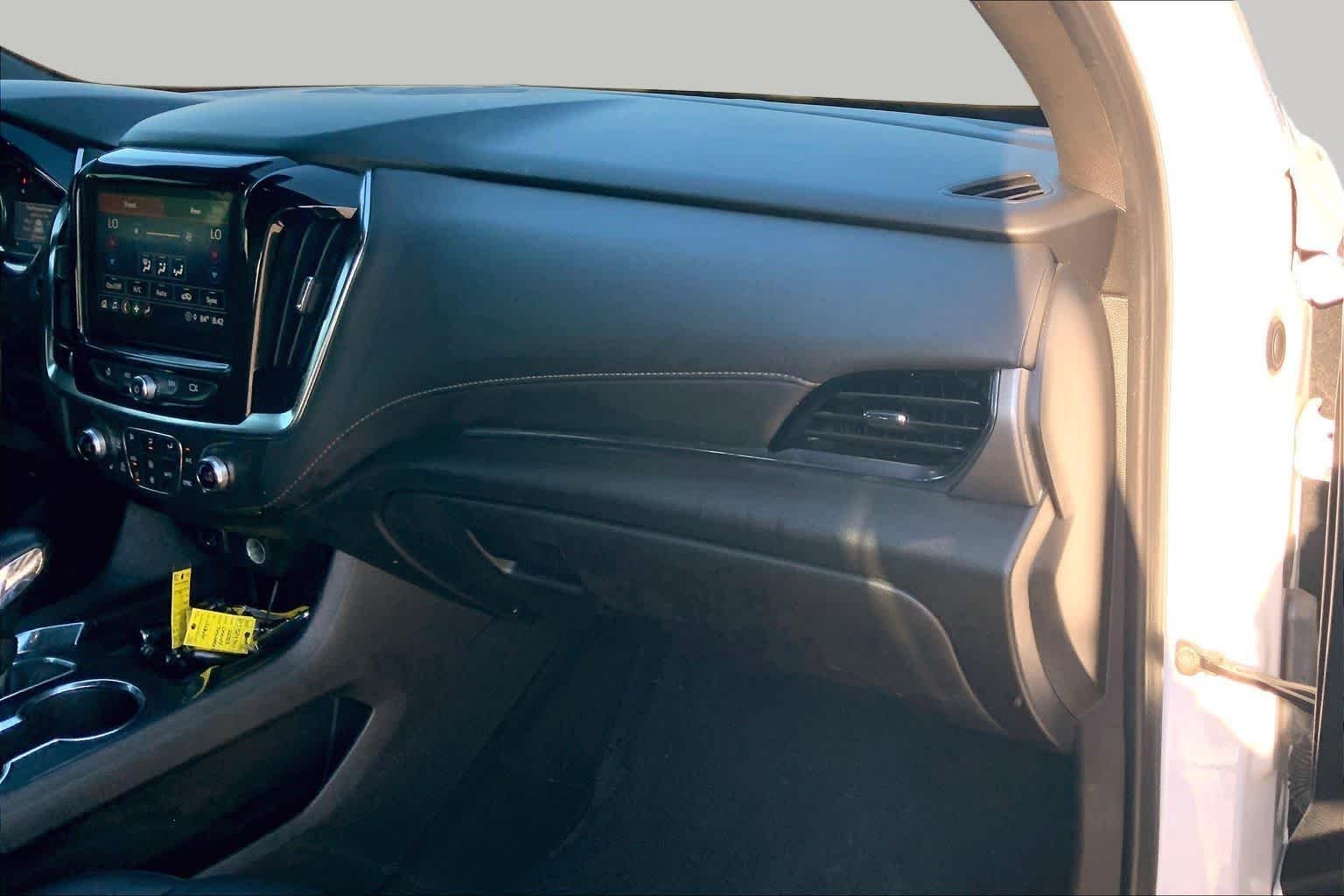 Used 2023 Iridescent Pearl Tricoat Chevrolet LT Leather image 15