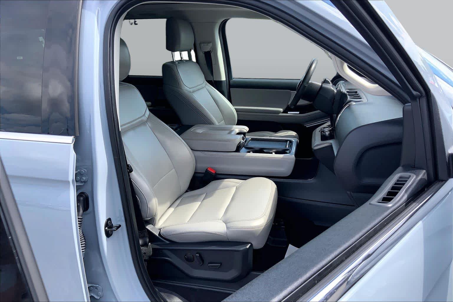 Certified Used 2025 Glacier Gray Metallic Ford Active image 9