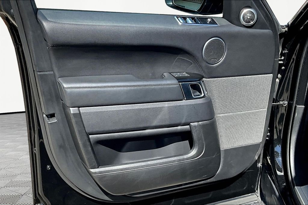 Used 2020  Land Rover HSE image 21