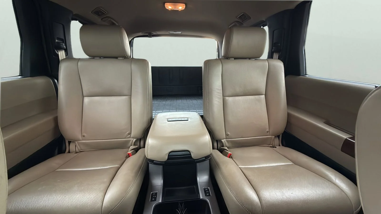 Used 2014 White Toyota Platinum image 25