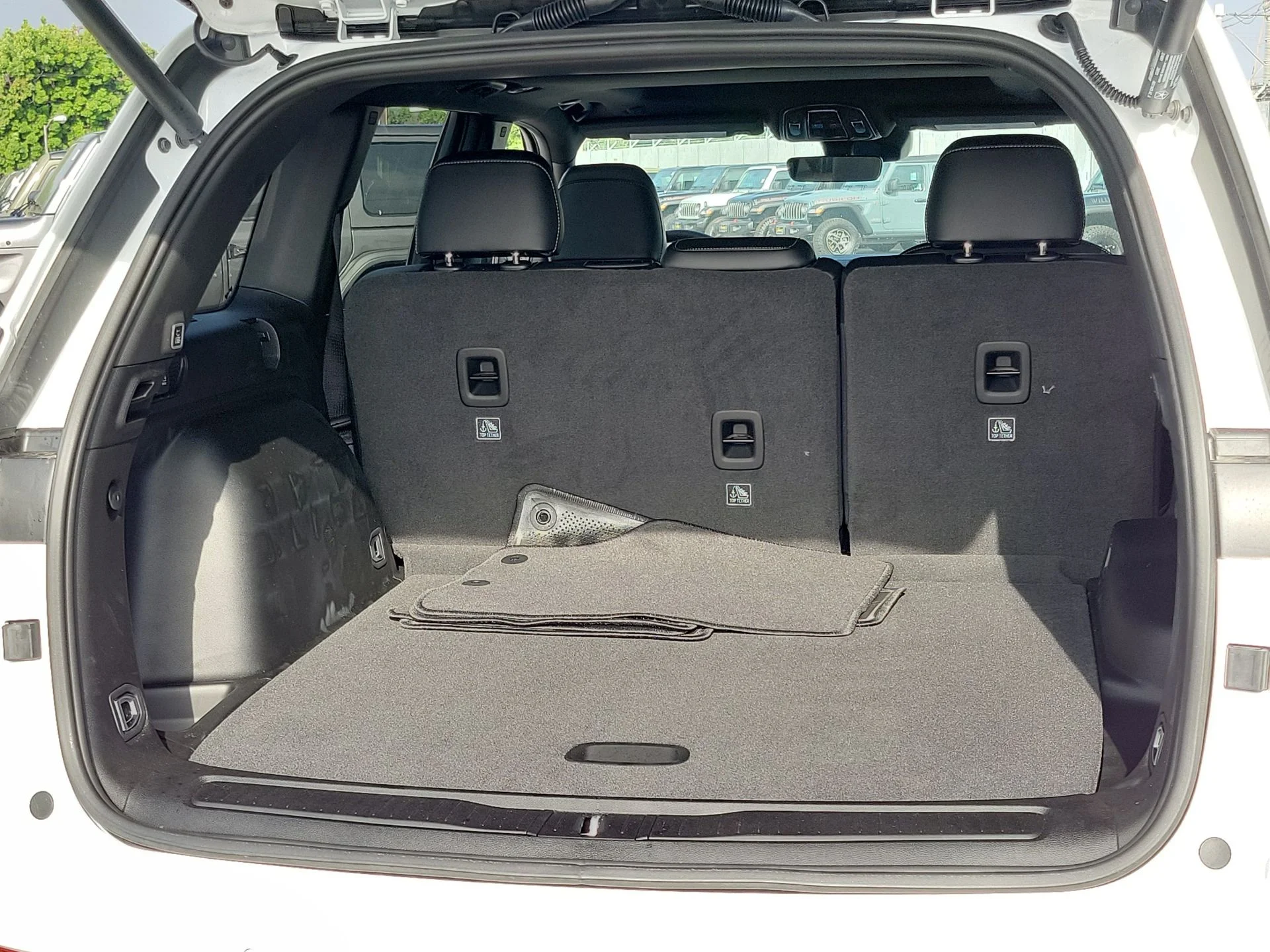 New 2026 White Jeep Altitude image 14