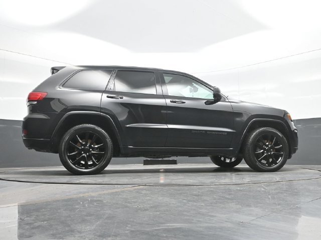 Used 2020 Black Jeep Altitude image 25