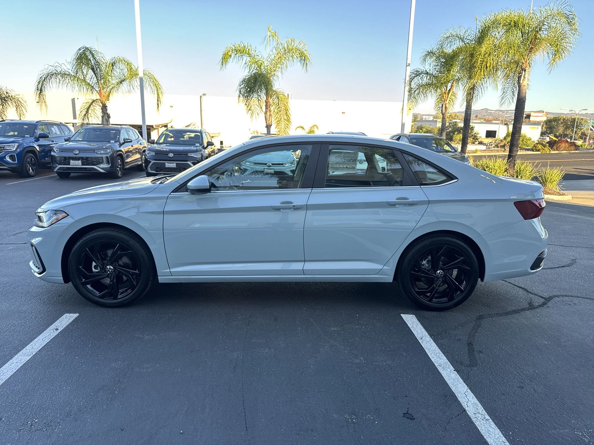 New 2027 Monument Gray Volkswagen SE image 5