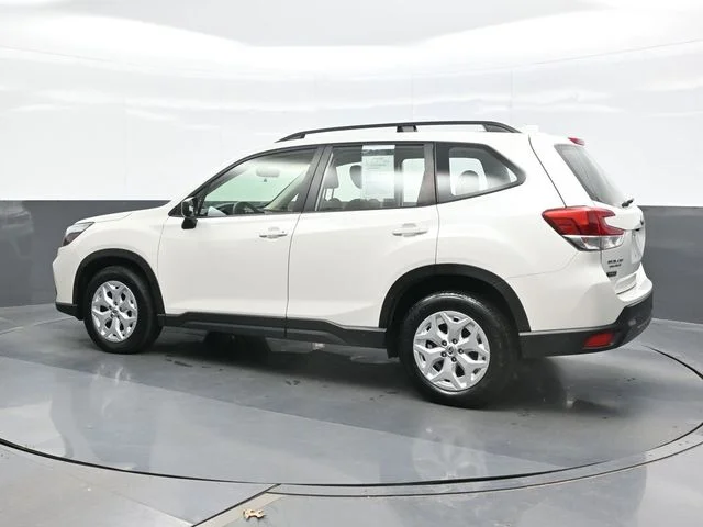 Used 2020 White Subaru Base image 7
