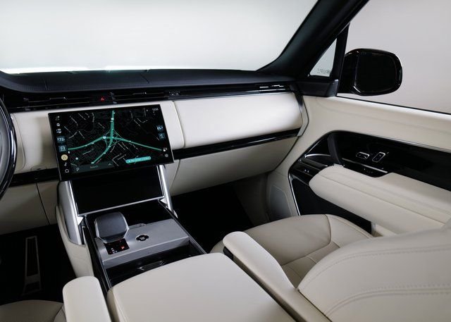 New 2026 Carpathian Grey Land Rover SE image 18