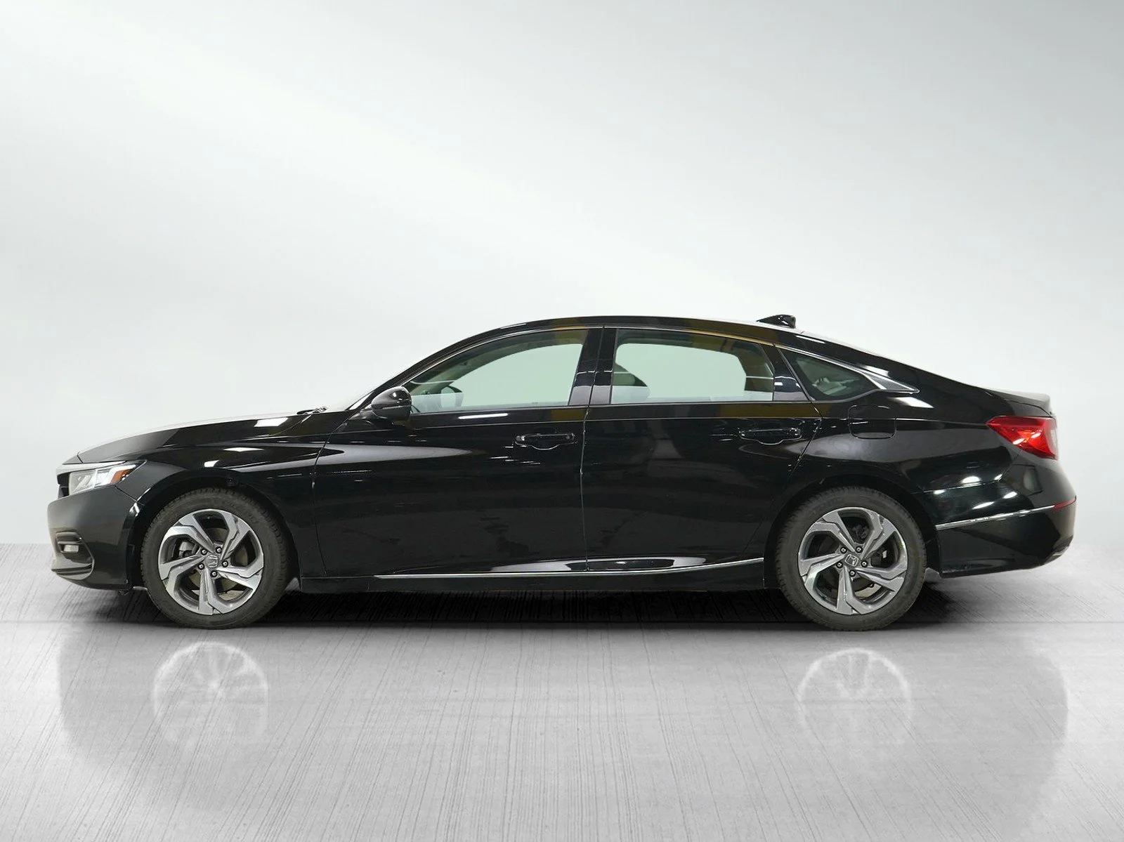 Used 2018 Honda Accord EX-L with VIN 1HGCV1F54JA064756 for sale in Burnsville, Minnesota