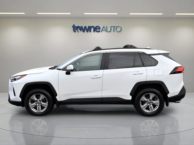 Used 2022 White Toyota XLE image 4