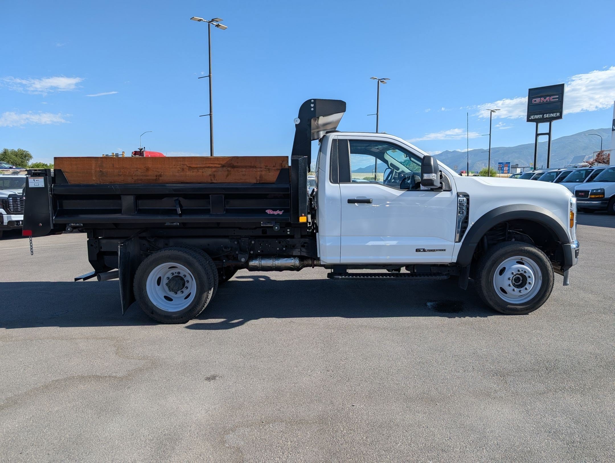 Used 2024  Ford XL image 6