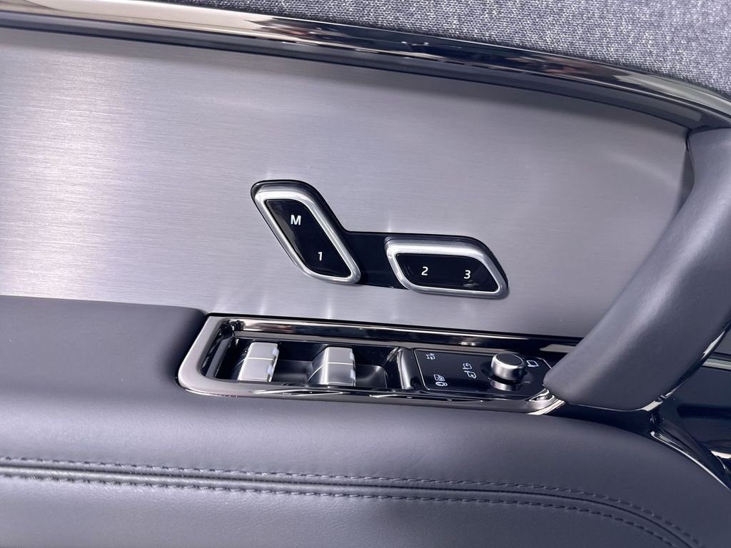 New 2026 Fuji White Land Rover Dynamic SE image 12
