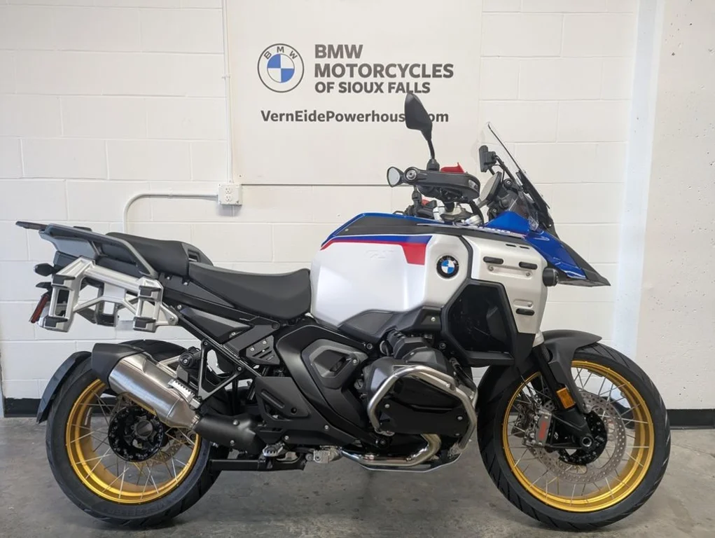 New 2026 RACING BLUE METALLIC BMW  image 1