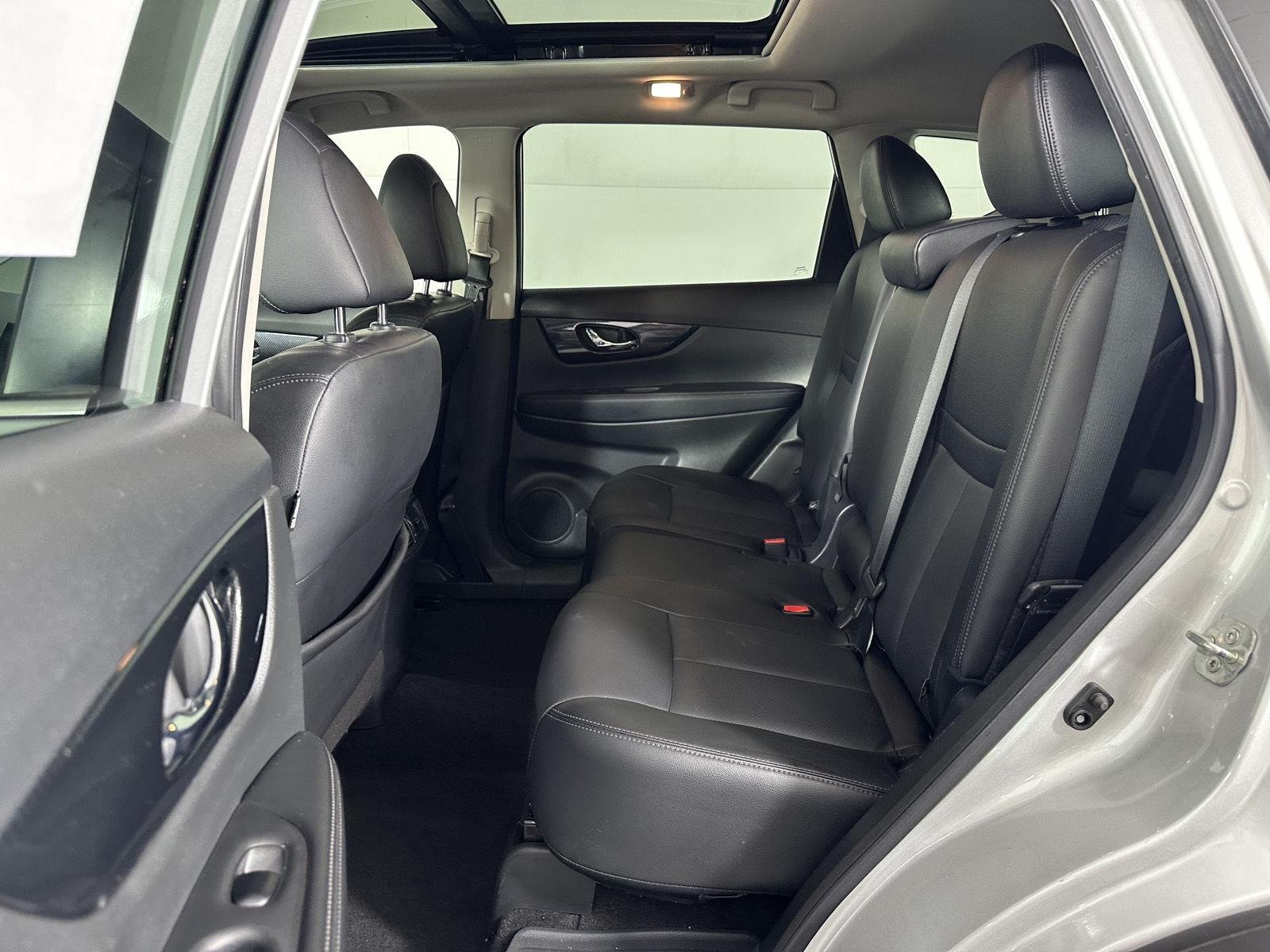 Used 2019 Brilliant Silver Metallic Nissan SL image 32