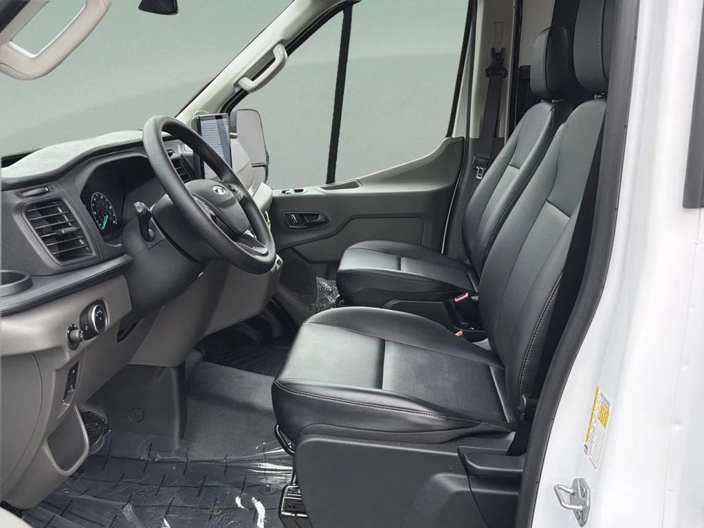 2025 Ford E-Transit Cargo Van Base - Photo 47