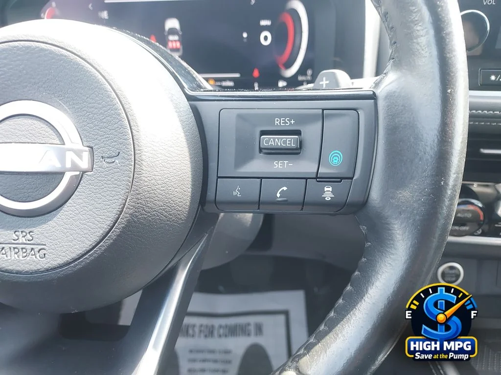Used 2023 Silver Nissan Platinum image 17