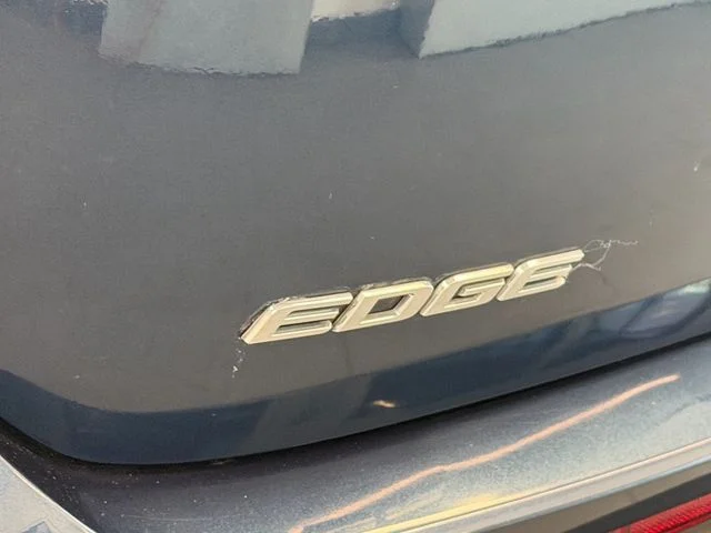 Used 2017 Blue Ford SE image 10