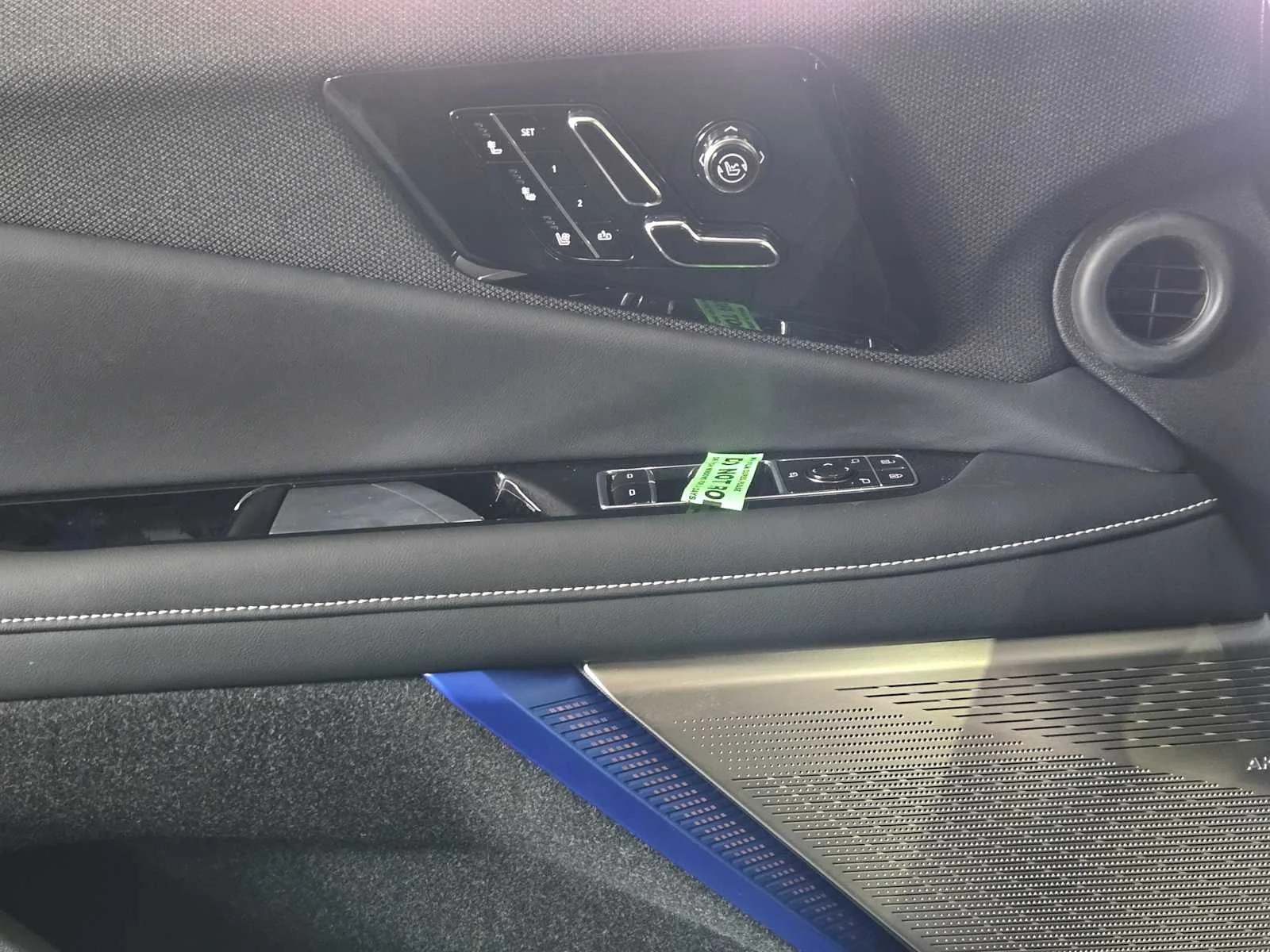 2027 Cadillac OPTIQ V-Series - Photo 15