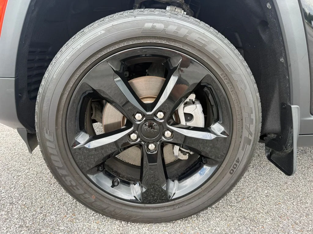 Used 2023 Black Jeep Altitude image 25