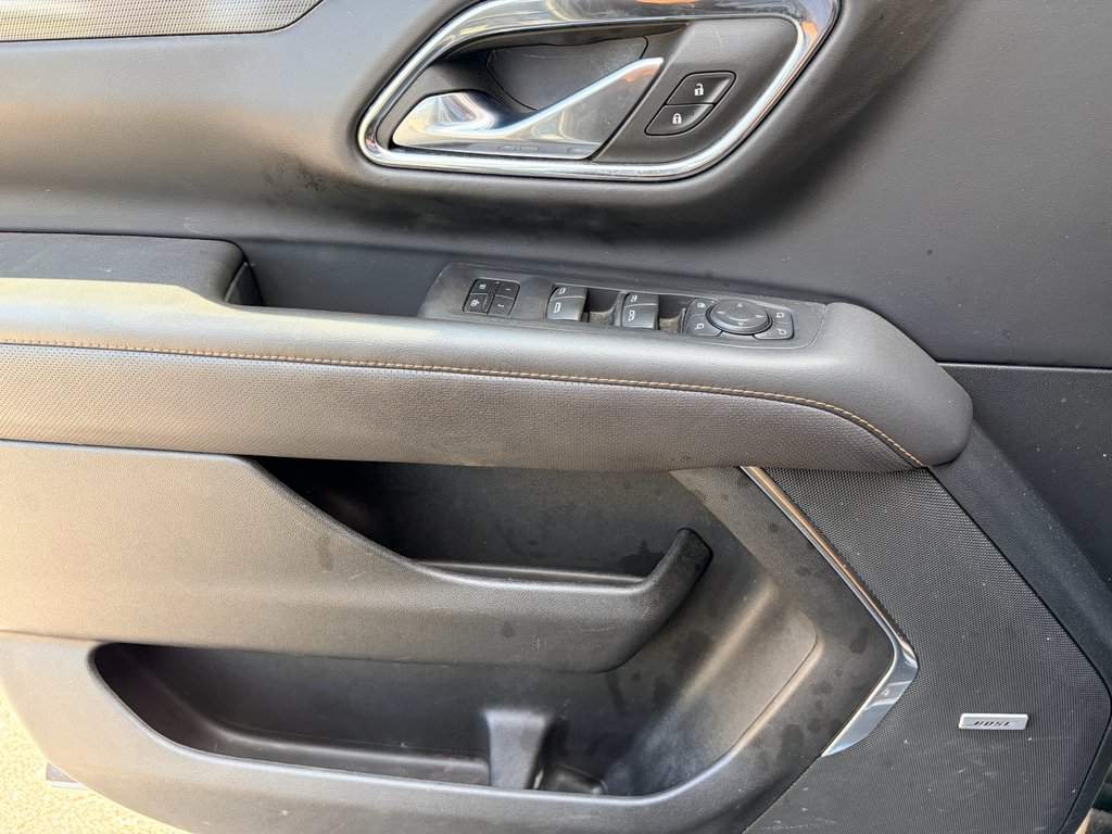Used 2023 Titanium Rush Metallic GMC AT4 image 9