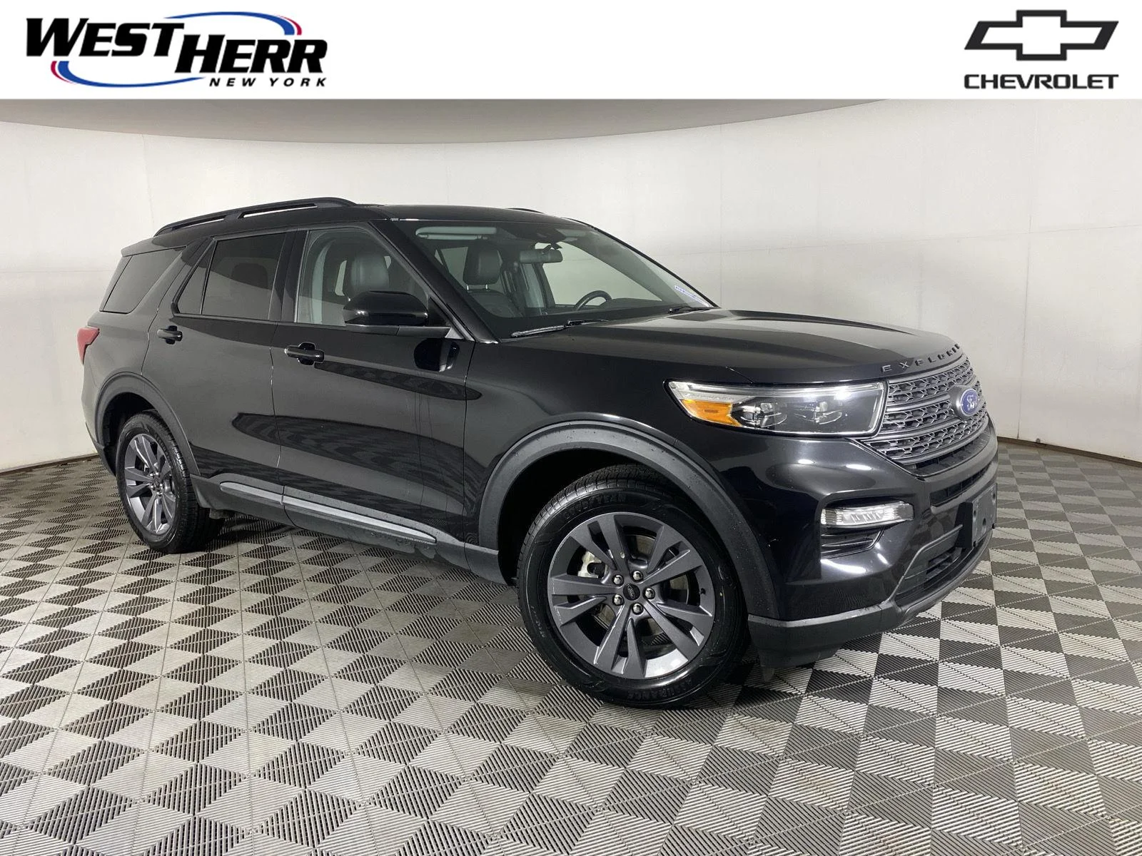 Used 2023 Agate Black Ford XLT image 1