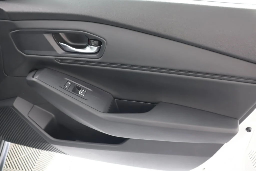 Used 2026 Platinum White Pearl Honda SE image 29
