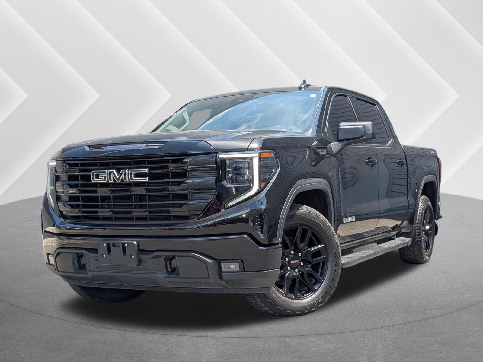 Used 2024 Onyx Black Metallic GMC Elevation image 1